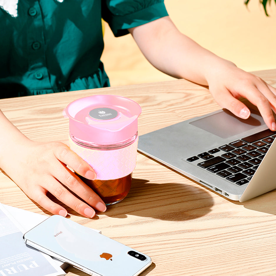 Travel glass with infuser to prepare coffee and tea