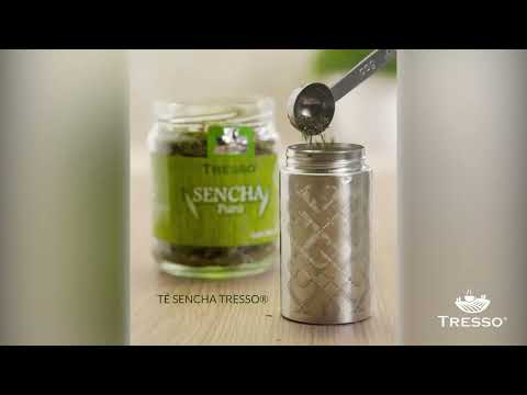 Travel glass with infuser to prepare coffee and tea